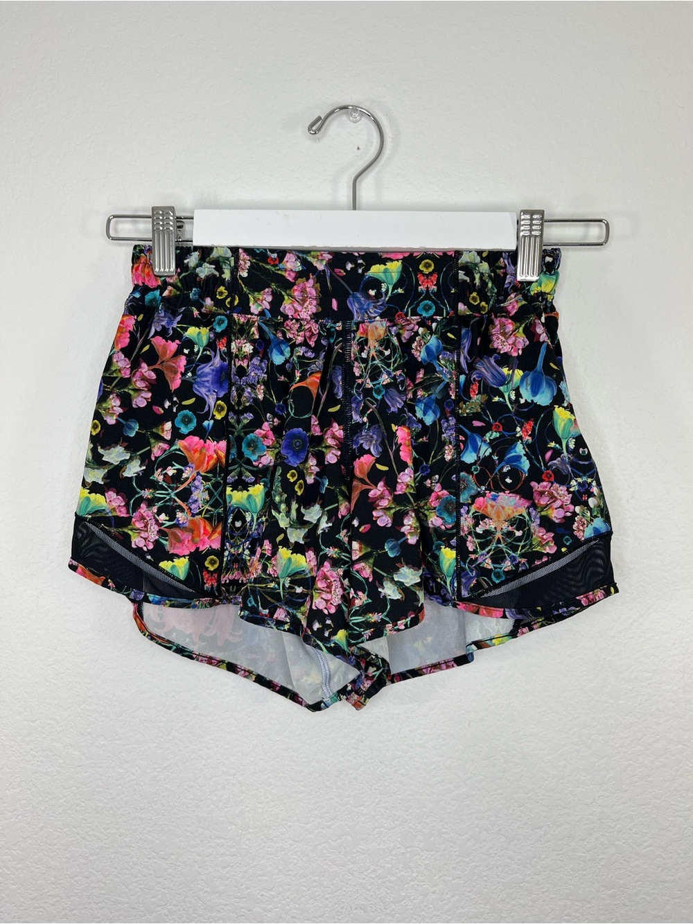 Lululemon Hotty Hot High-Rise Lined Short 4" Flowerscope size 4‎ - Picture 2 of 11